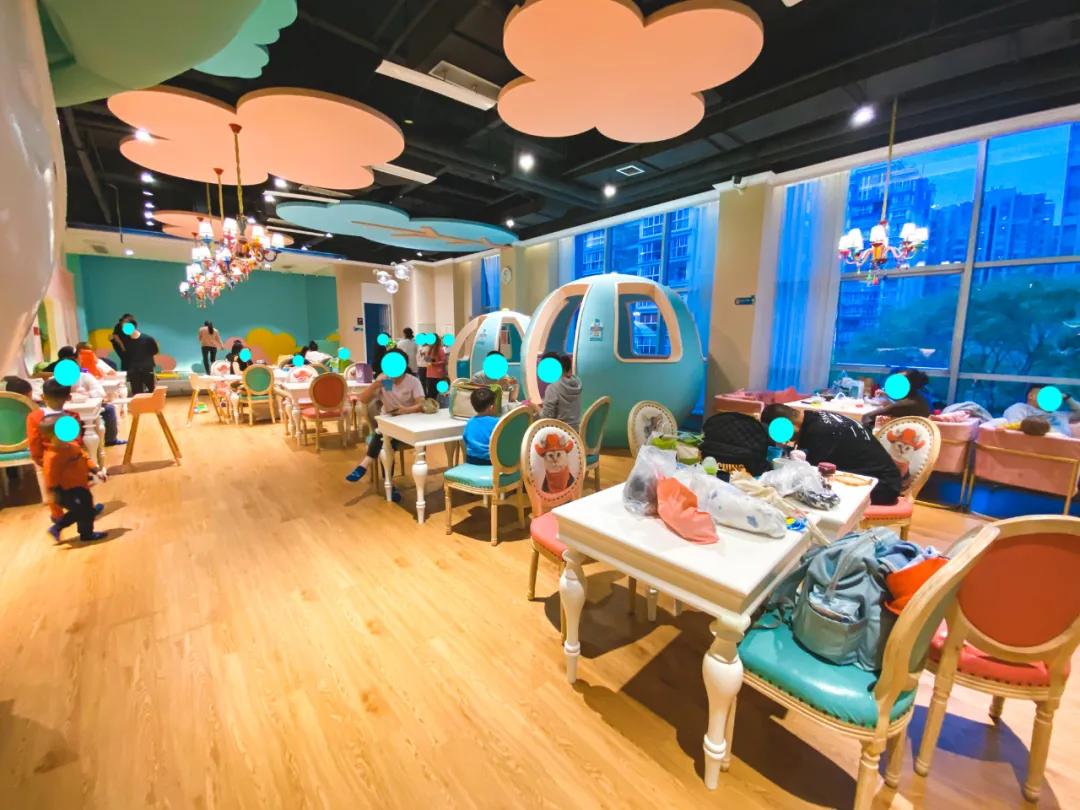 适合大孩子玩的亲子游泳,这家亲子游泳馆真的适合遛娃
