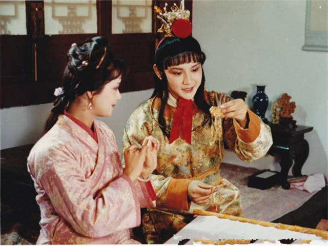 薛宝钗给林黛玉的药方,薛宝钗送林黛玉珍贵食物