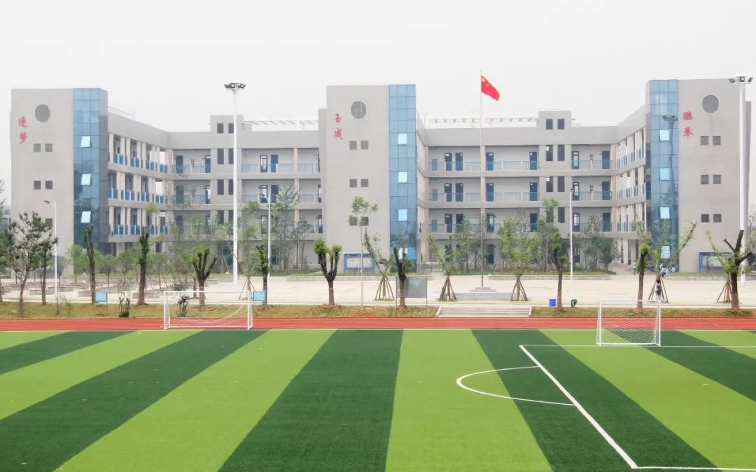 重点发展普文普理，做精做强美术特色。黄州中学高中部欢迎你！