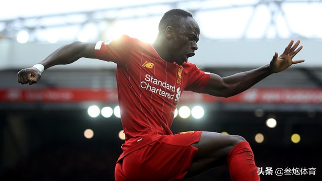 买个足球大约多少钱一个,买一个足球需要20元钱对不