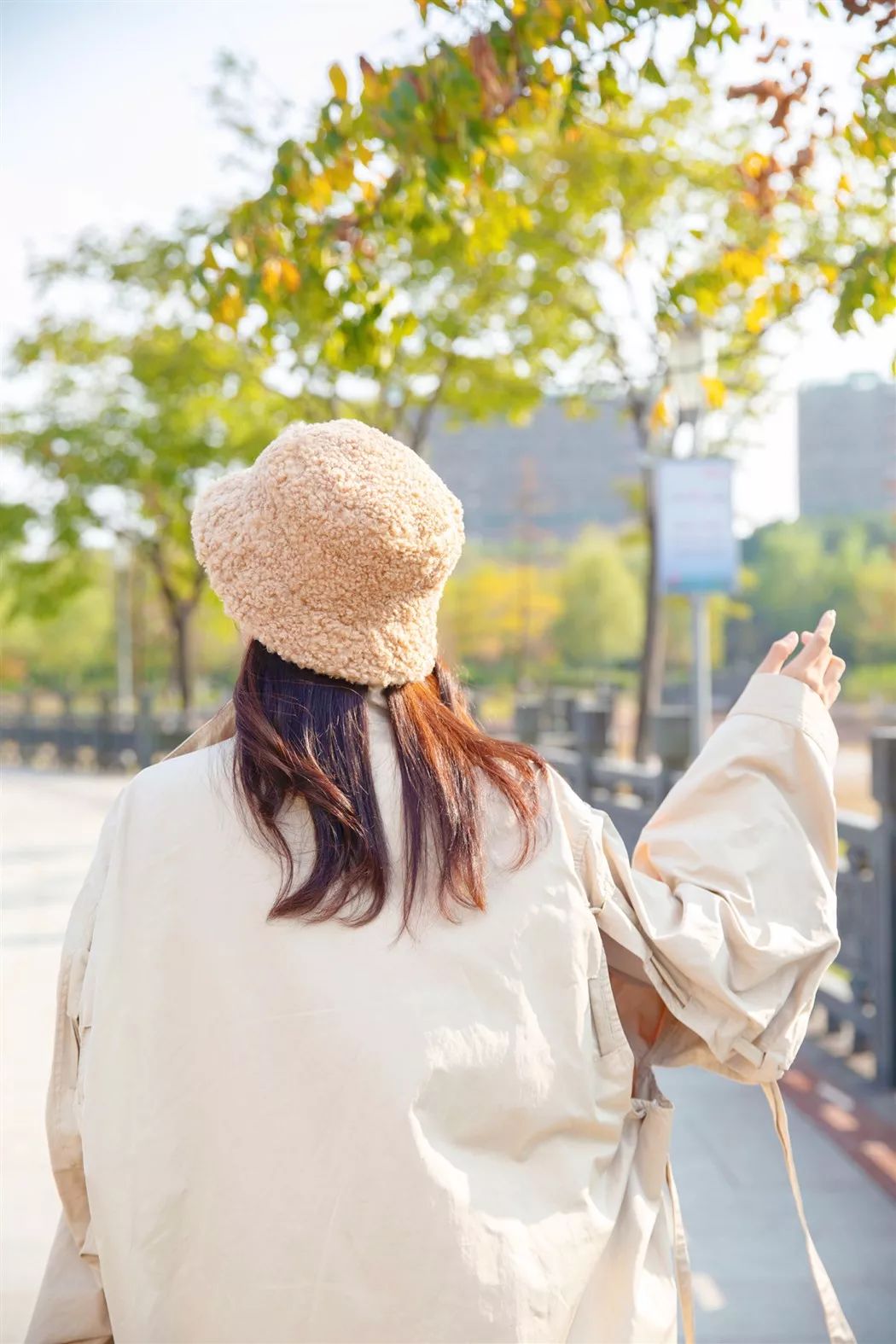 休闲风格羊羔绒渔夫帽,明星同款渔夫帽时髦显瘦又防晒