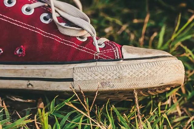 贵鞋子磨脚吗,匡威鞋真的磨脚吗