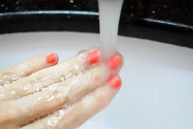 指甲怎么涂简单新奇,指甲怎么涂色好看又简单