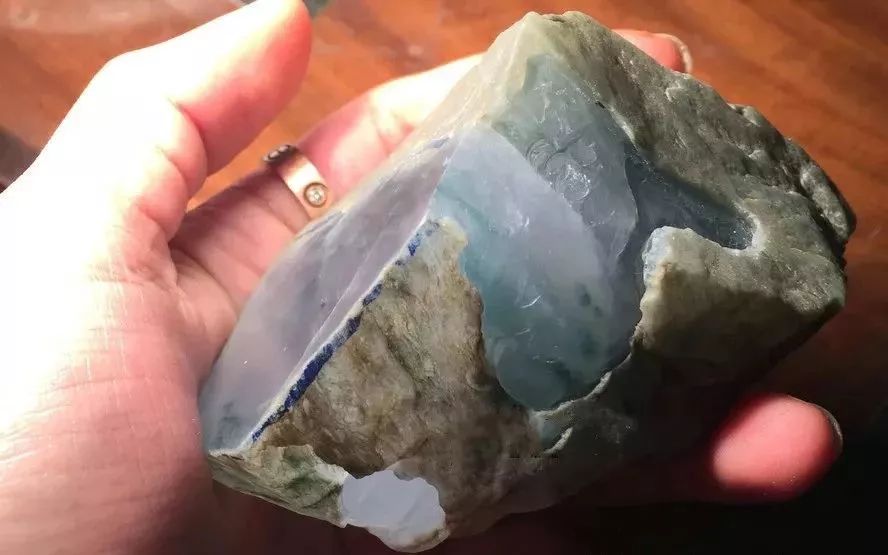 翡翠高冰小料值得买吗,高冰翡翠原石小料价格