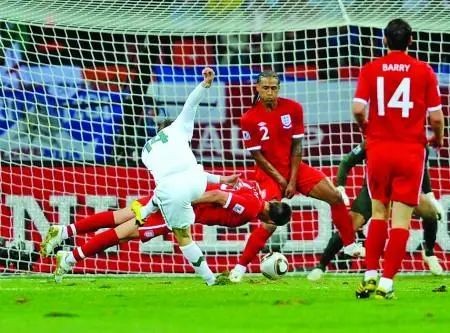 fm战术理念防守反击,fm足球战术