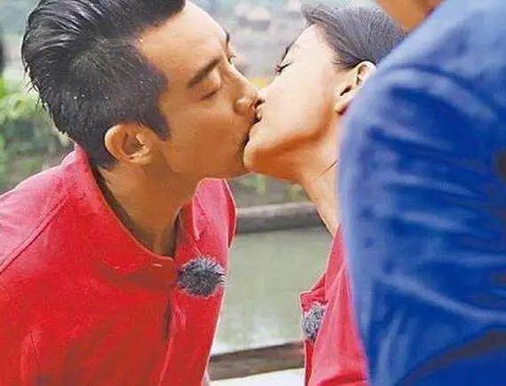 郑恺和杨颖真的互相喜欢吗,郑恺和杨颖真的在一起了吗