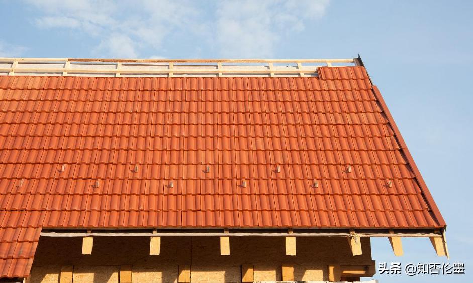 现浇楼楼顶盖瓦前需要做防水吗,农村自建房楼顶盖瓦还是现浇好