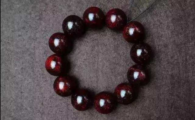 小叶紫檀和沉香手串哪个贵,沉香黄花梨小叶紫檀的手串多少钱