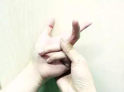 身体发出噼里啪啦的声音,身上啪一声是怎么回事