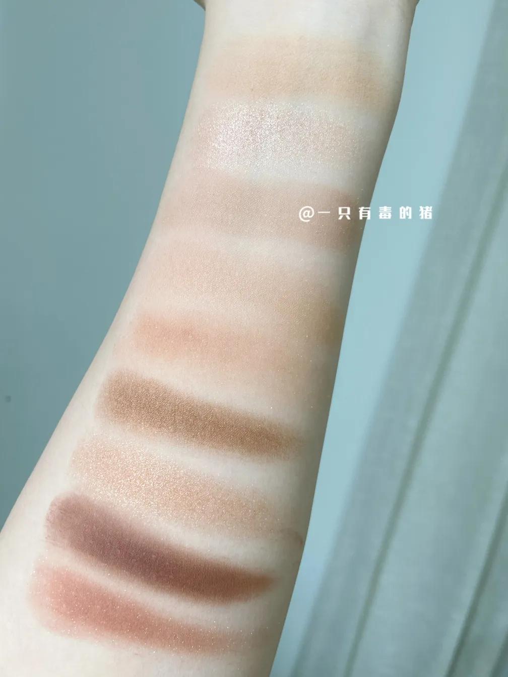 化妆台共多少钱,化妆台护肤品一堆