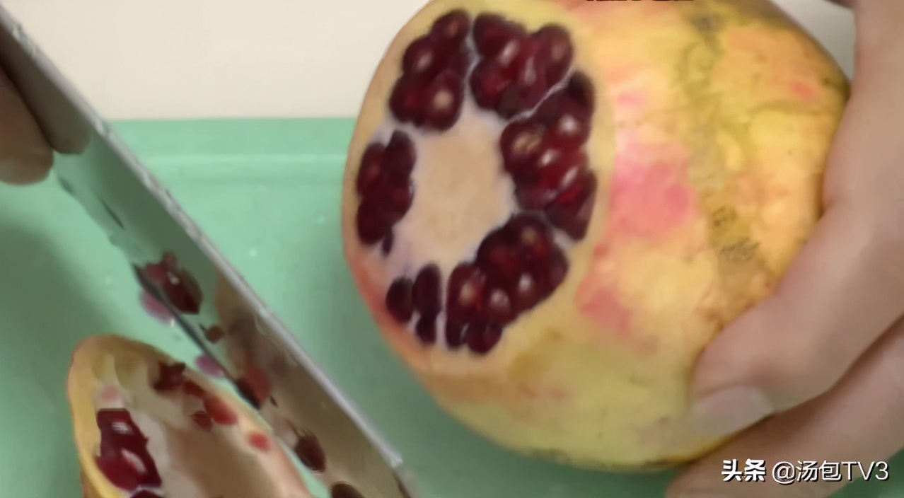 怎么剥石榴剥得又好又干净,怎样快速的剥石榴不脏手