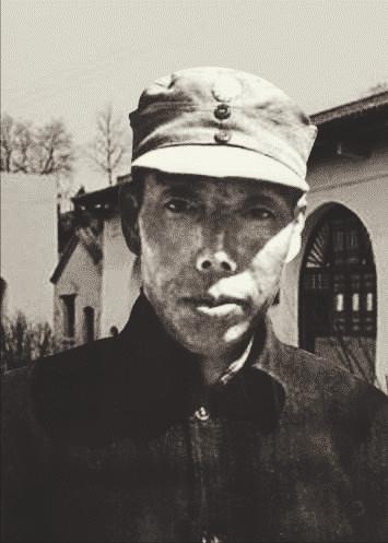 续范亭剖腹自尽，毛主席十分钦佩，去世后毛主席悲痛地说了四个字