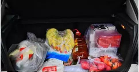 四川巾帼在行动|我的后备箱就是你们的保障箱——甘当村民“代购员”的第一书记