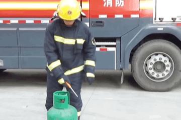 液化气罐泄漏怎么会爆炸呢,液化气罐泄漏爆炸的条件