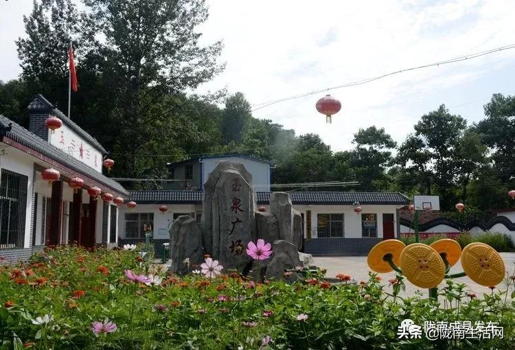 我叫成县,这是我2019年的自拍照