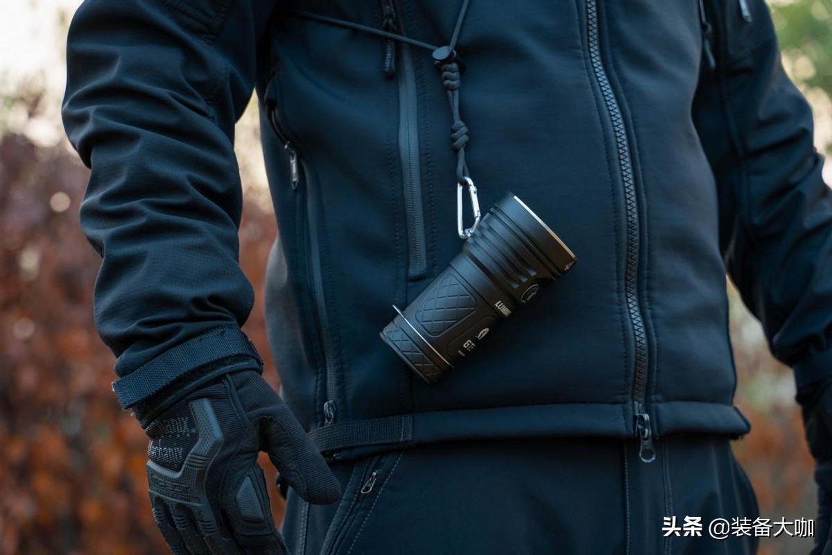 三眼小钢炮手电筒亮吗,三眼小钢炮强光