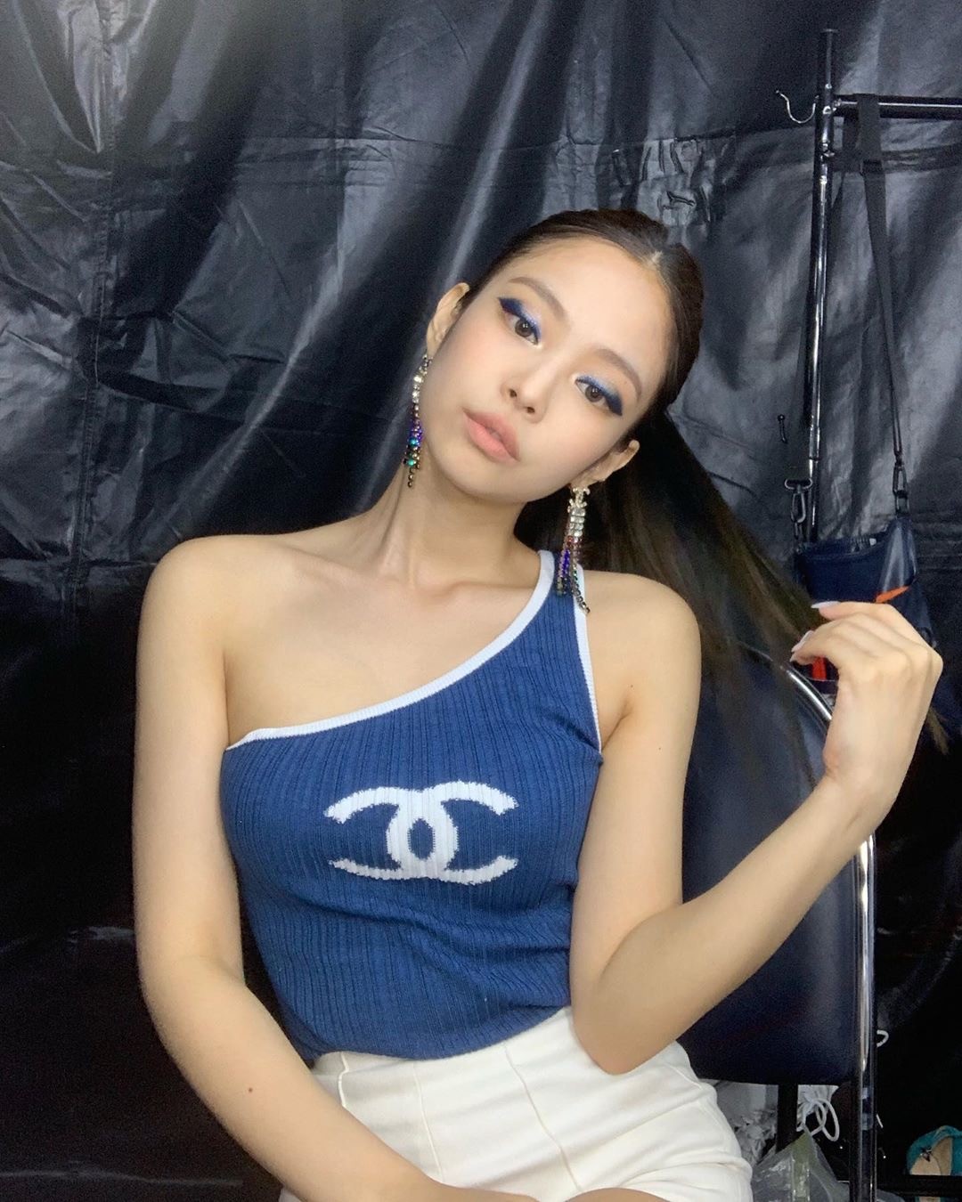 金智妮穿运动衣,金智妮穿t恤演出