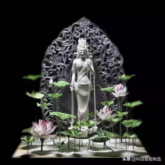 他说自己不是日本匠人，而是和果子艺术家，他做的和果子不忍吃掉