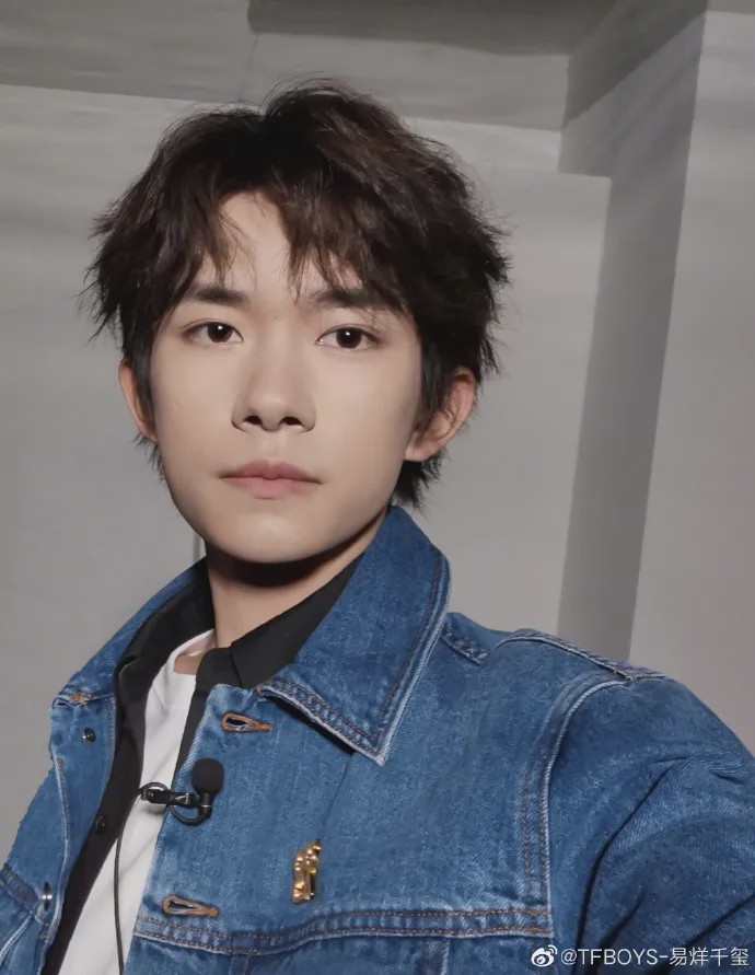 世界读书日｜别只顾着下场控评，跟着爱豆多读书才是正经事！