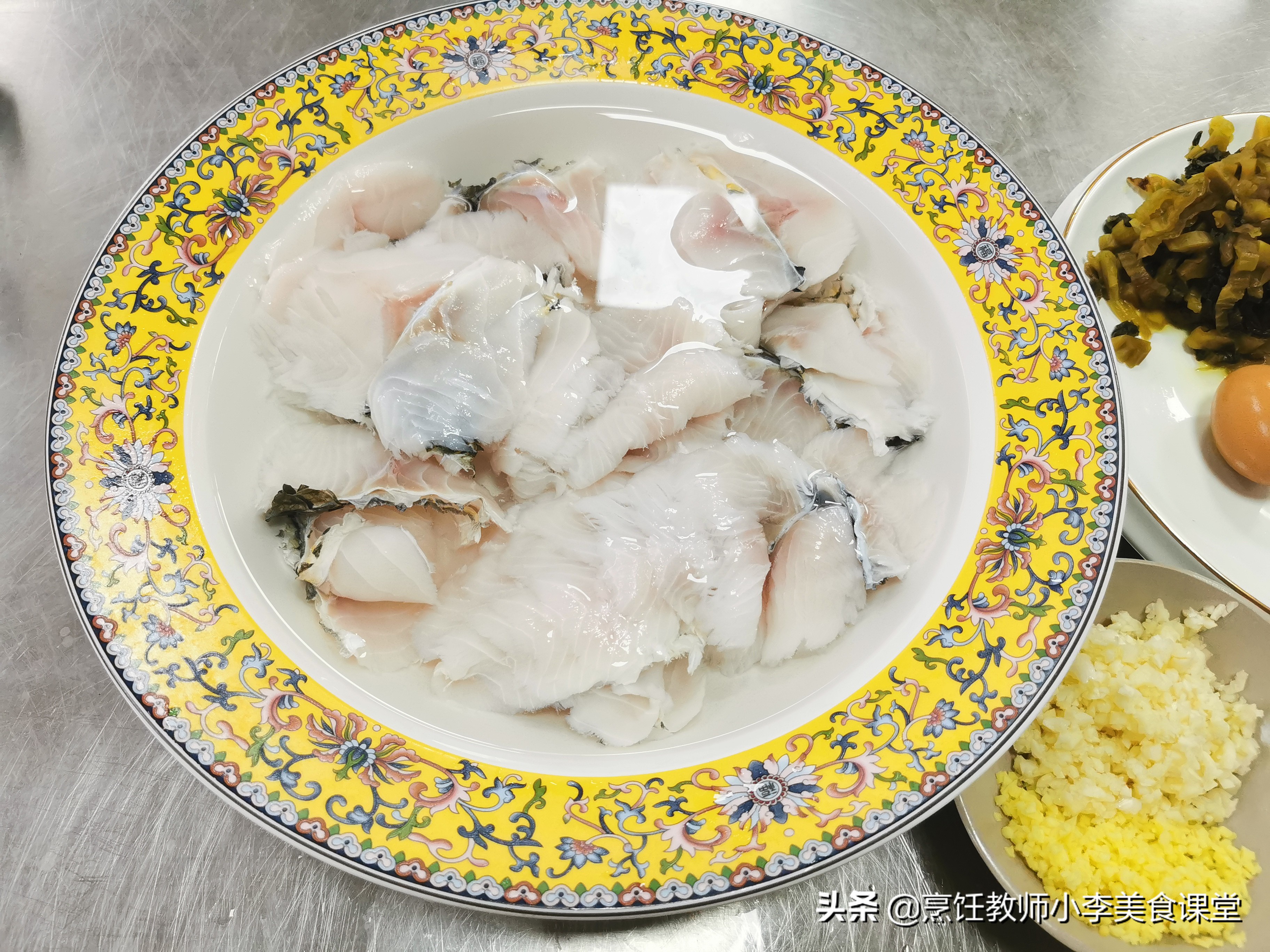 大师傅教你酸菜鱼的做法,正宗酸菜鱼的烹饪方法