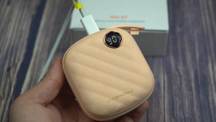 既是充电宝又是暖宝宝,既是充电宝又是插头