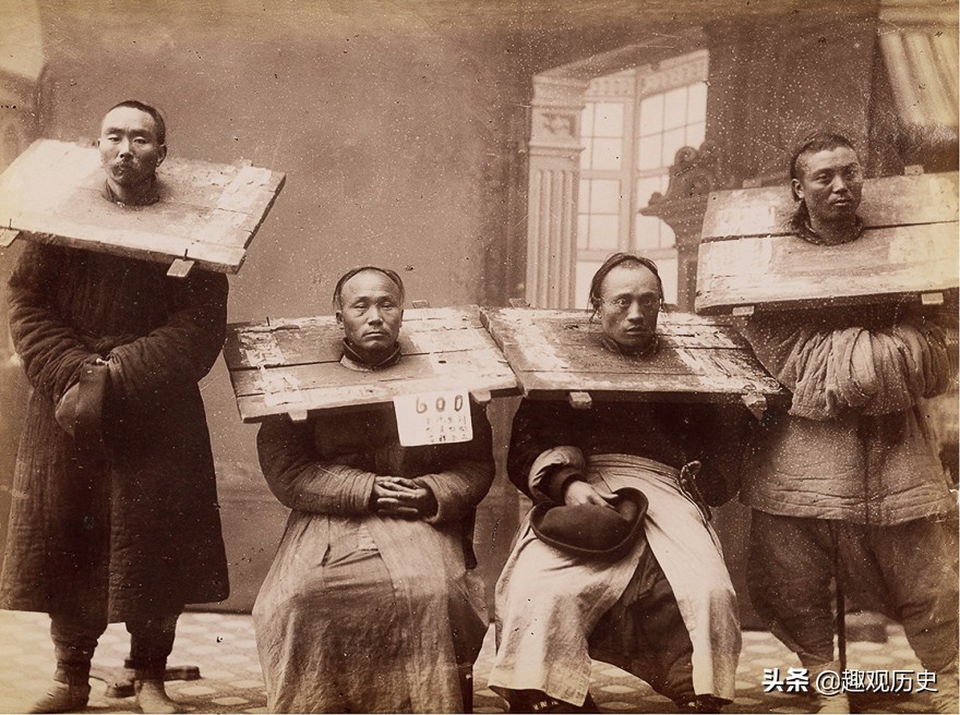 古人押送流放女犯,古代衙役押解女犯流放