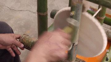 中国宝藏爷爷靠玩木头火到国外了,中国宝藏爷爷玩木头火到国外了