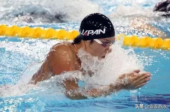 蛙泳初学者抬头换气困难,初学蛙泳抬头换气身体下沉怎么办