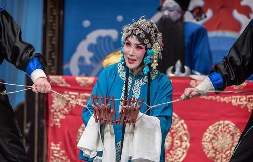 窦娥冤中窦娥为什么会下三桩毒誓,窦娥冤窦娥发毒誓对吗