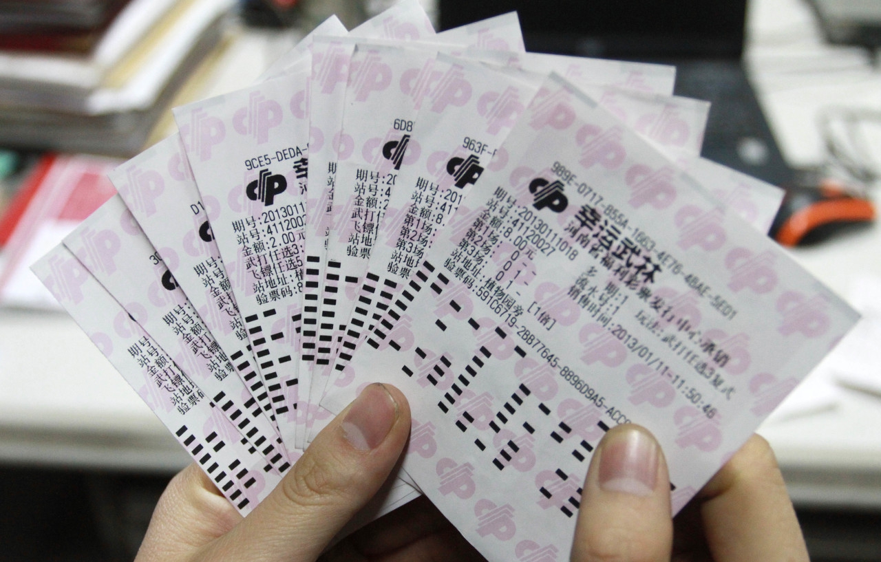 委托彩票店买彩票中大奖,朋友代买彩票付了钱给对方中奖了