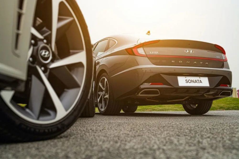 现代第十代索纳塔底盘,第十代现代索纳塔测评