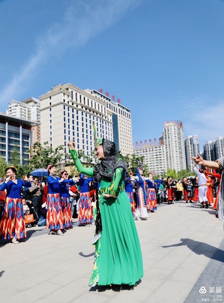 洛阳牡丹广场新疆舞视频,洛阳牡丹广场爵士舞