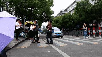 快递小哥被停职会被开除吗,快递小哥被罚200