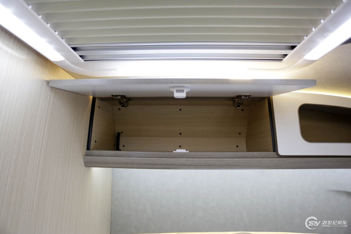 25万大通v90七座,大通v90自动挡5.95米长轴高顶房车