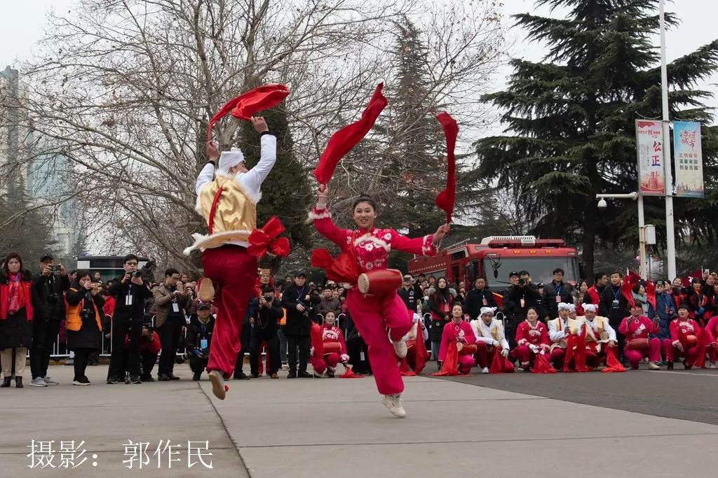 城关镇社火表演安塞腰鼓,社火打腰鼓