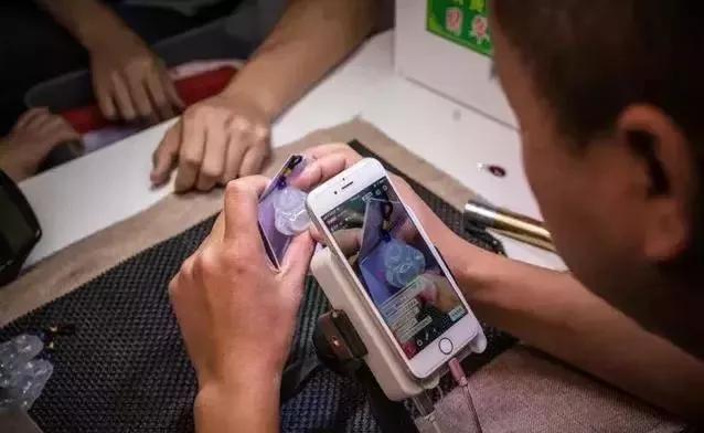 直播买翡翠的最佳购买期,翡翠直播购玉