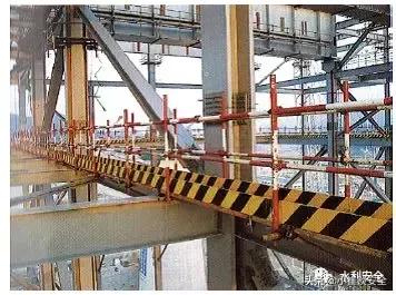 工地护栏怎么设置,工地防护栏杆怎么增加安全措施