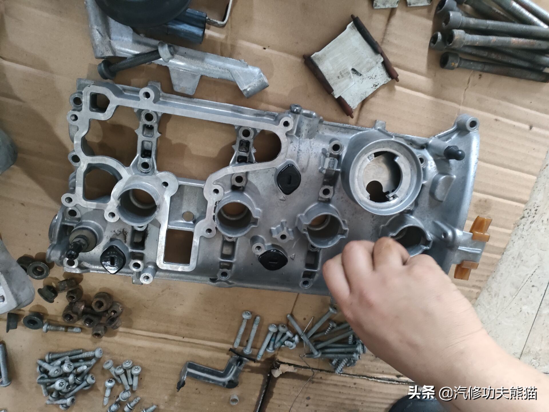 斯柯达昊锐烧机油维修视频,大众斯柯达昊锐1.8t烧机油