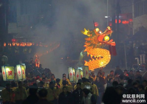 慈利龙潭河龙灯,慈利400米板板龙灯有多震撼