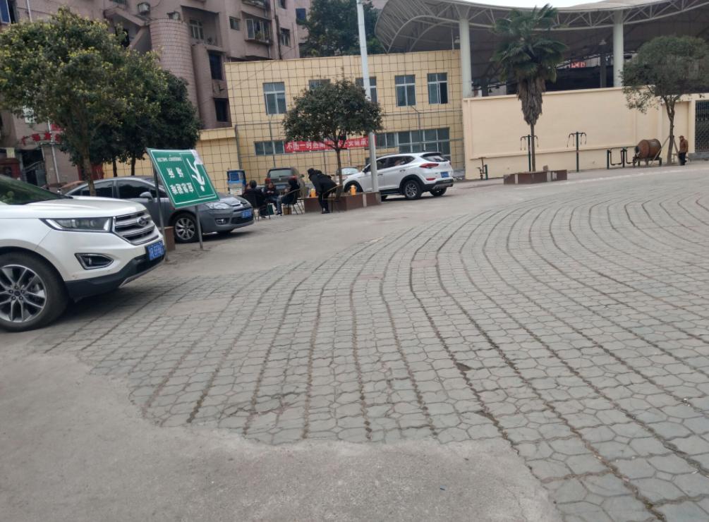 网友反映蓬安老广场有人聚众聊天喝茶周口街道办回应