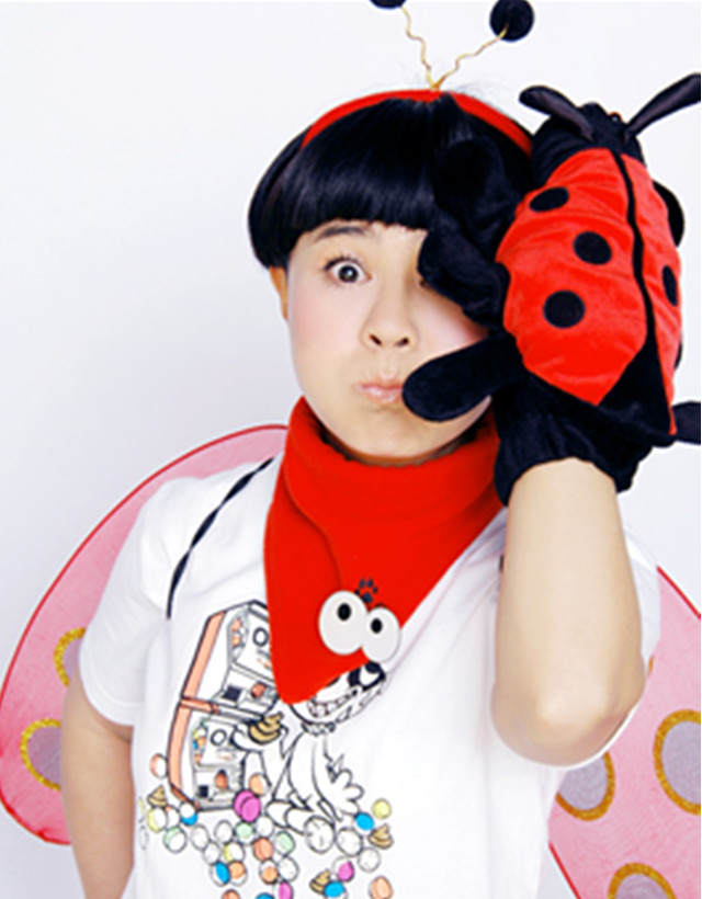 高龄生子、嫁神秘富商、退休成网红，“童年回忆”们变样了吗？