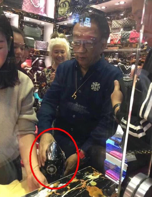 假冒品牌假包包,揭秘网红假产品