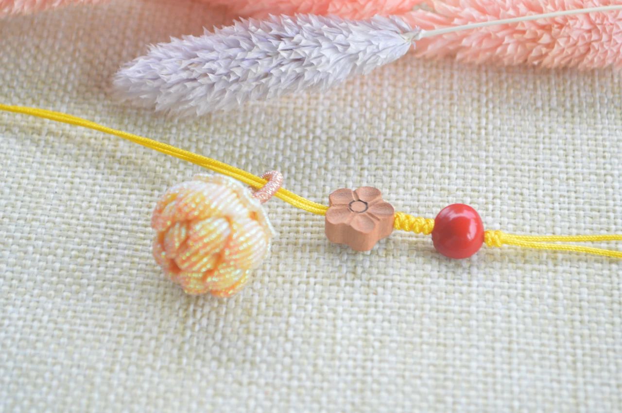 教大家编织一款手机链,手机链编织教程简单好看