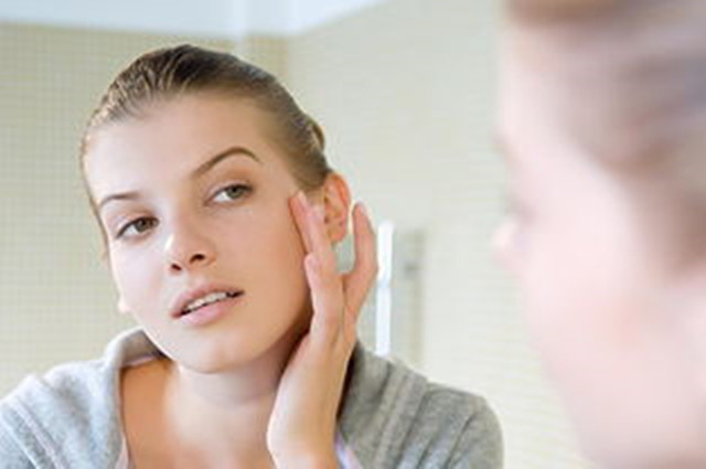 隔离洗完脸能直接涂吗,做完清洁脸可以涂隔离吗