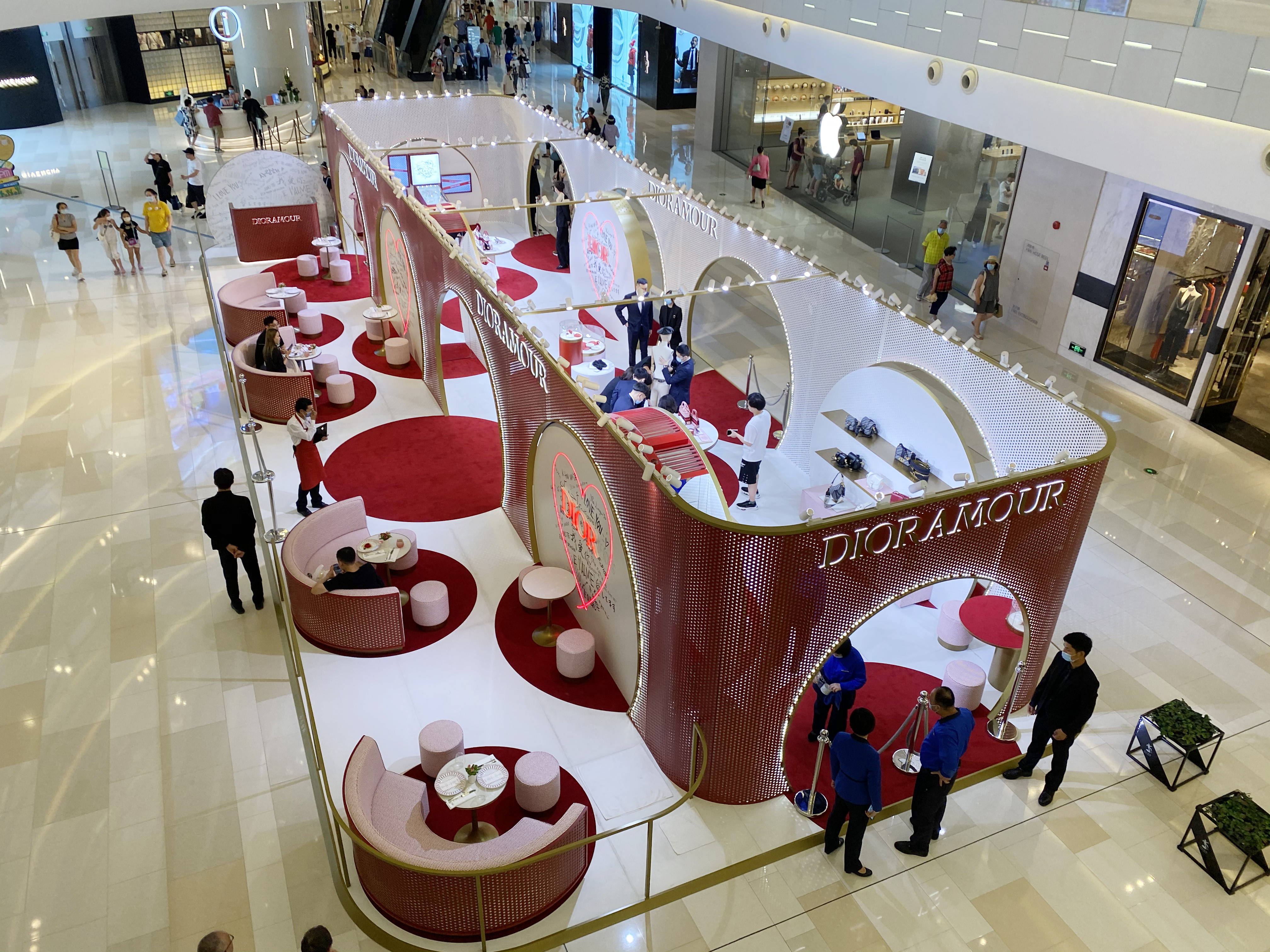 迪奥倾情呈献ladydior限时精品店,迪奥dioramour探店