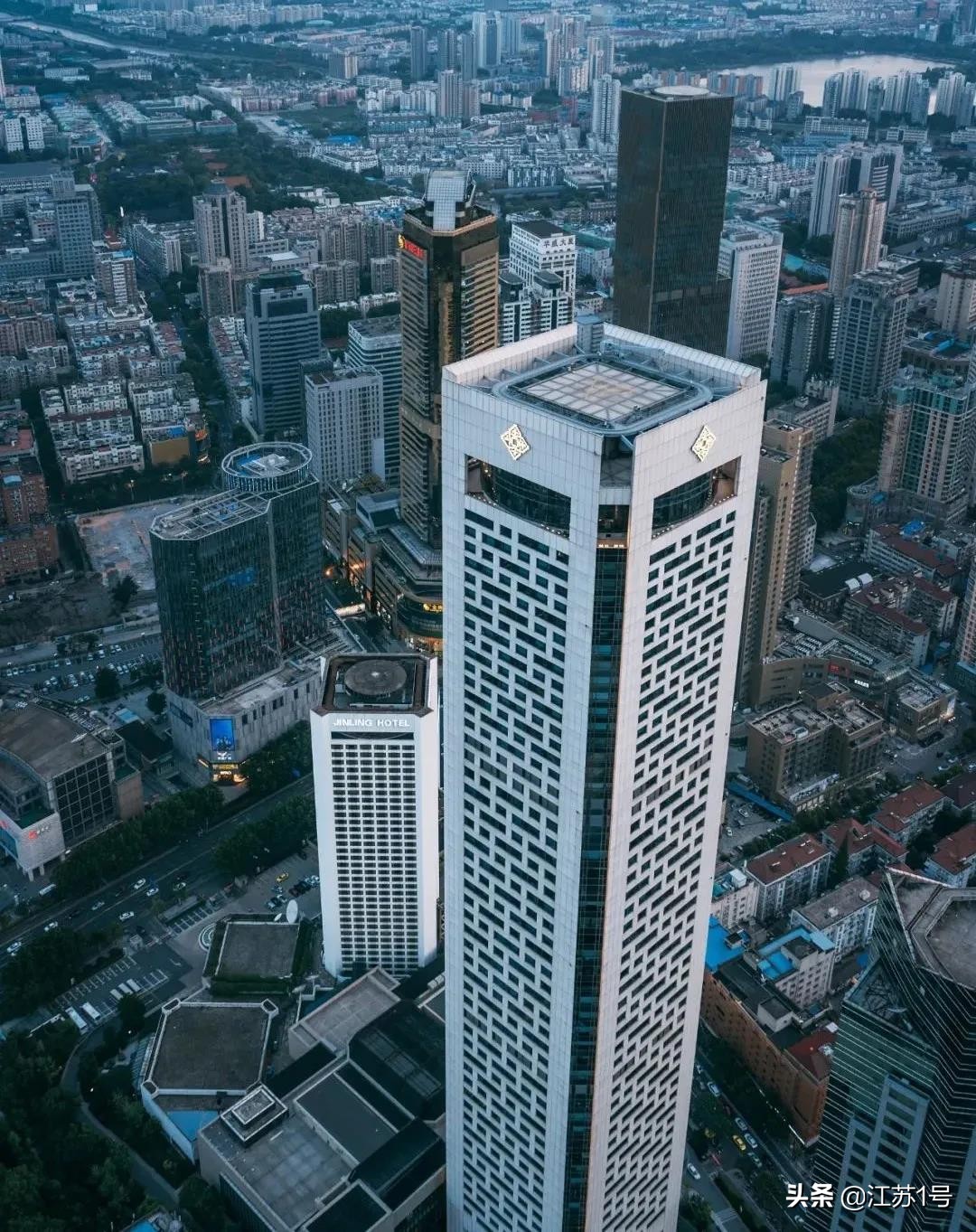 苏州南京争高楼，你追我赶何时休？