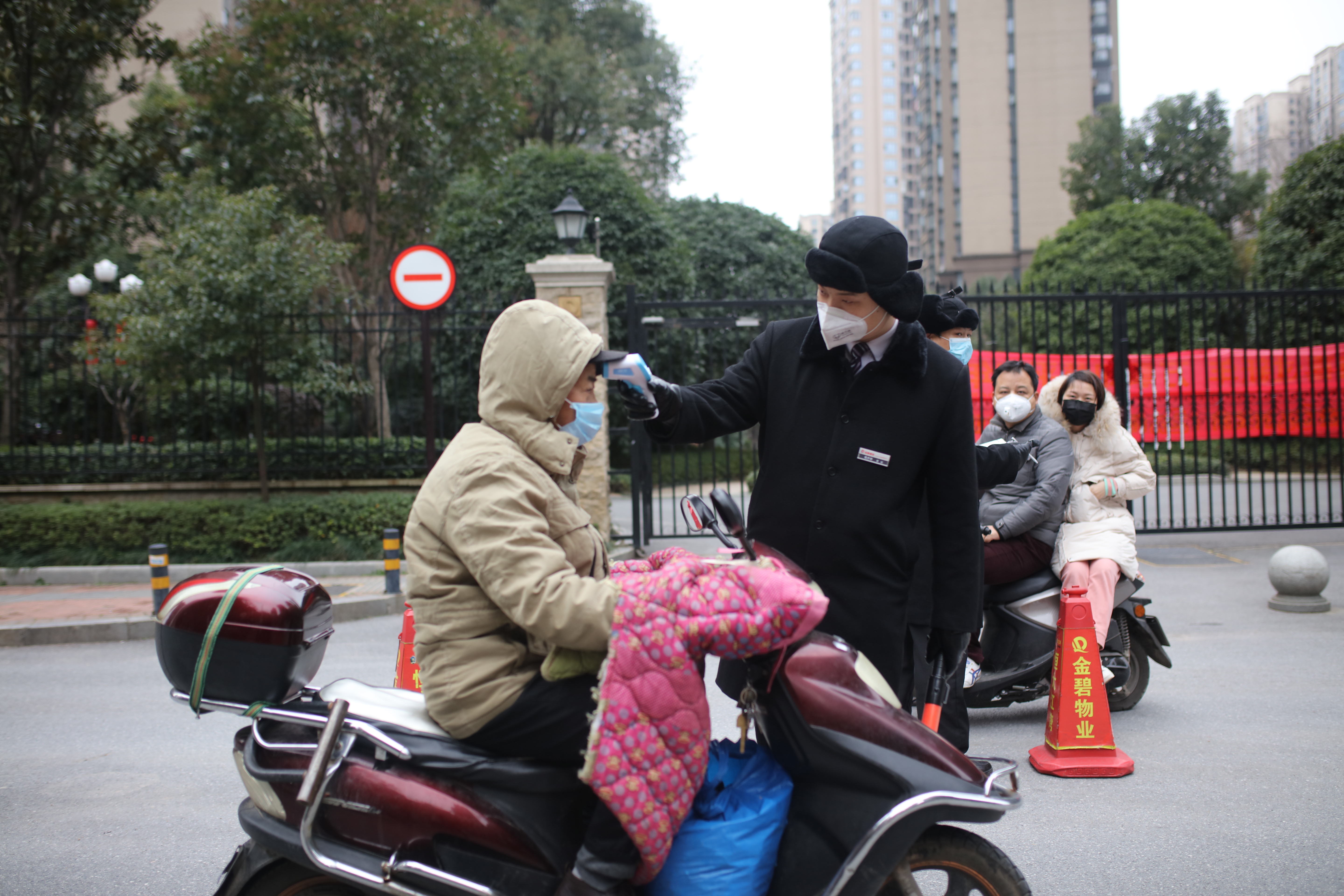 点赞防疫一线,为抗疫一线员工点赞