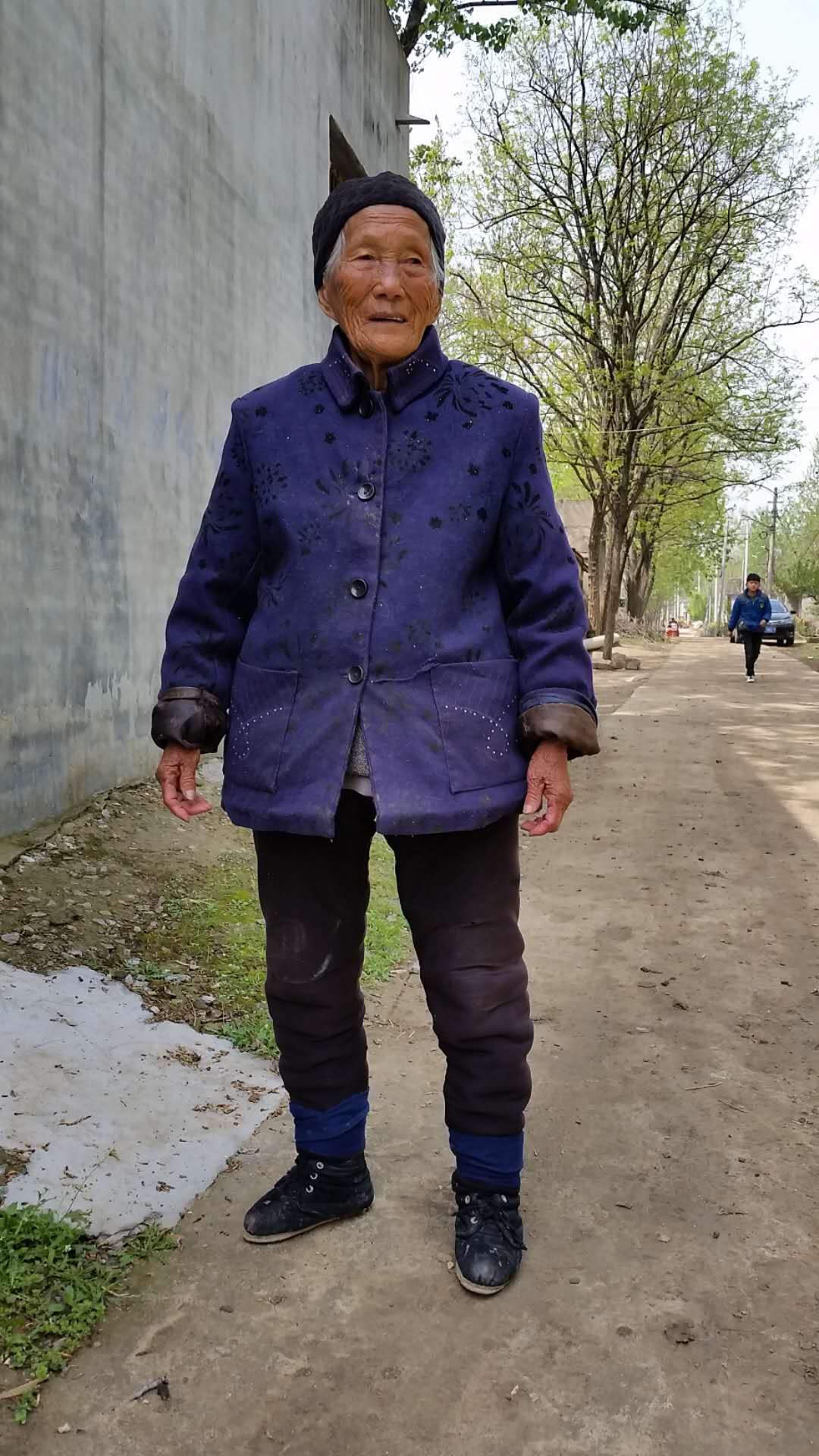 山里的小脚老奶奶视频,山西农村104岁小脚老奶奶