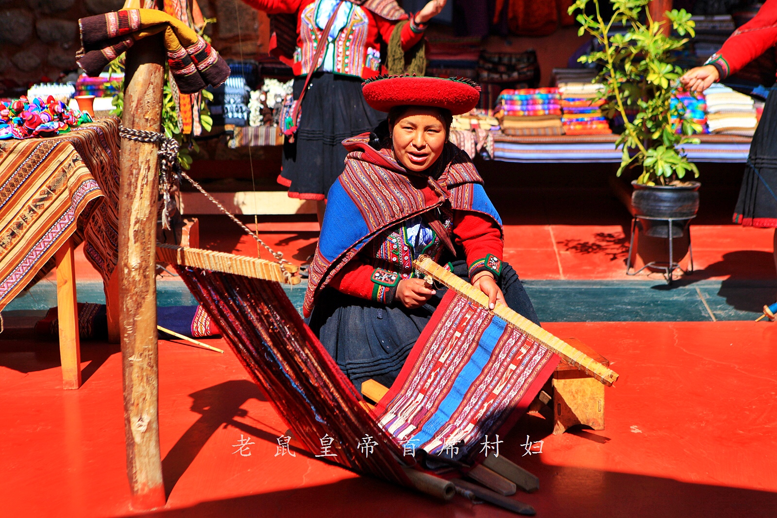 南美千年印加古镇,妇女掌握独门神技:用仙人掌真菌做口红