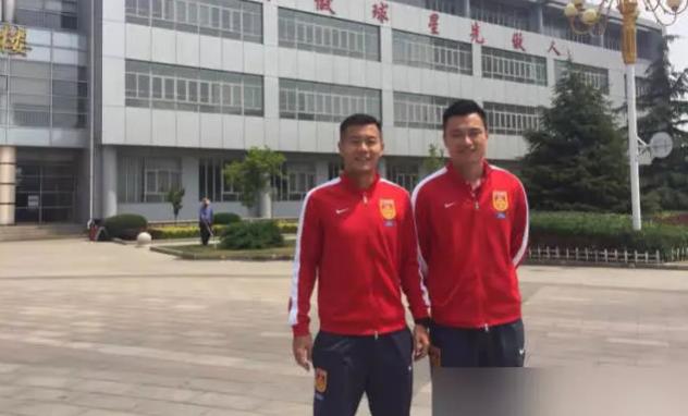 背叛誓言被泼可乐失去理智与球迷对骂，黄博文一错再错还是？